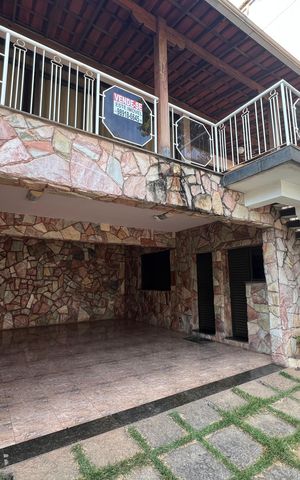 Casa para alugar com 514m², 7 quartos e 4 vagas Casa para alugar com 514m², 7 quartos e 4 vagasFachada
