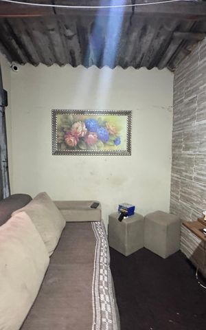 Casa à venda com 280m², 2 quartos e 2 vagasSala
