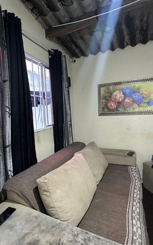 Casa à venda com 280m², 2 quartos e 2 vagasSala