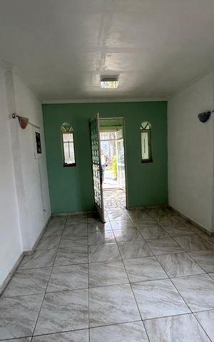 Casa para alugar com 80m², 2 quartos e 1 vagaSala