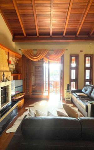 Casa à venda com 213m², 3 quartos e 1 vaga