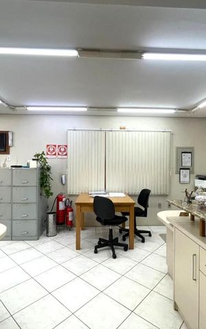 Casa à venda com 213m², 3 quartos e 1 vaga