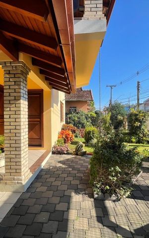 Casa à venda com 213m², 3 quartos e 1 vaga