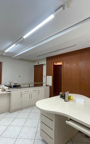 Casa à venda com 213m², 3 quartos e 1 vaga