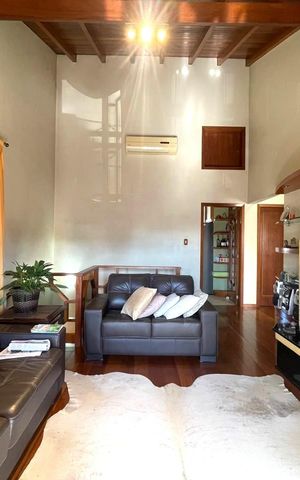 Casa à venda com 213m², 3 quartos e 1 vaga