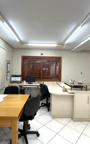 Casa à venda com 213m², 3 quartos e 1 vaga