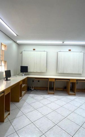 Casa à venda com 213m², 3 quartos e 1 vaga