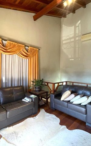 Casa à venda com 213m², 3 quartos e 1 vaga