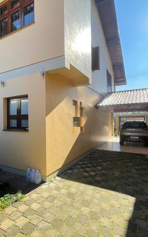Casa à venda com 213m², 3 quartos e 1 vaga