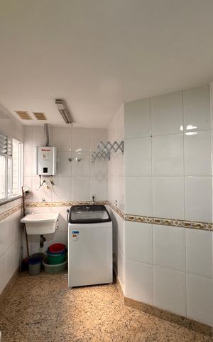 Apartamento à venda com 233m², 4 quartos e 4 vagasCozinha e Área de Serviço
