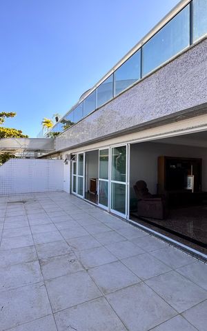 Apartamento à venda com 233m², 4 quartos e 4 vagasVaranda