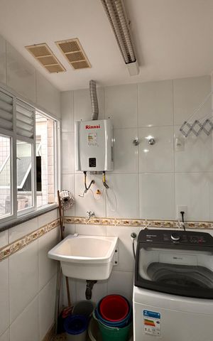 Apartamento à venda com 233m², 4 quartos e 4 vagasCozinha e Área de Serviço