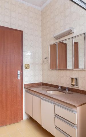 Casa à venda com 325m², 4 quartos e 5 vagas Casa à venda com 325m², 4 quartos e 5 vagasBanheiro 1