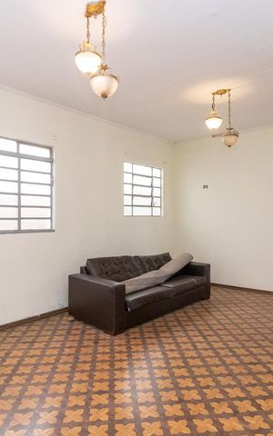 Casa à venda com 325m², 4 quartos e 5 vagas Casa à venda com 325m², 4 quartos e 5 vagasSala