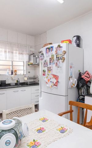 Casa à venda com 325m², 4 quartos e 5 vagas Casa à venda com 325m², 4 quartos e 5 vagasCozinha 2