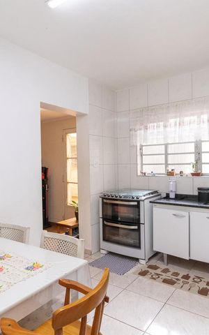 Casa à venda com 325m², 4 quartos e 5 vagas Casa à venda com 325m², 4 quartos e 5 vagasCozinha 2