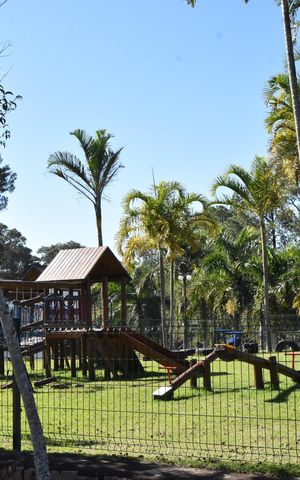 Casa de condomínio à venda com 322m², 4 quartos e 4 vagas Casa de condomínio à venda com 322m², 4 quartos e 4 vagasÁrea comum - Playground