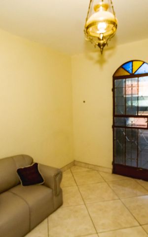 Casa à venda com 240m², 4 quartos e 2 vagasSala