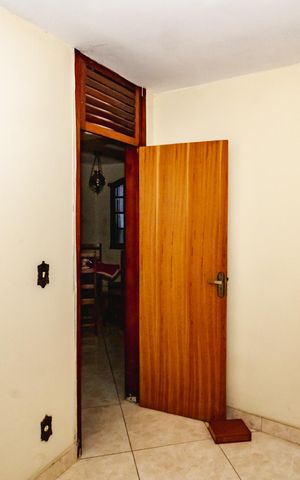 Casa à venda com 240m², 4 quartos e 2 vagasQuarto