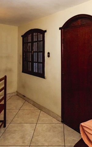 Casa à venda com 240m², 4 quartos e 2 vagasSala