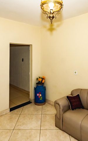 Casa à venda com 240m², 4 quartos e 2 vagasSala