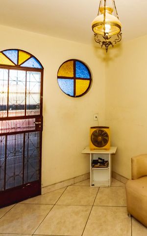 Casa à venda com 240m², 4 quartos e 2 vagasSala