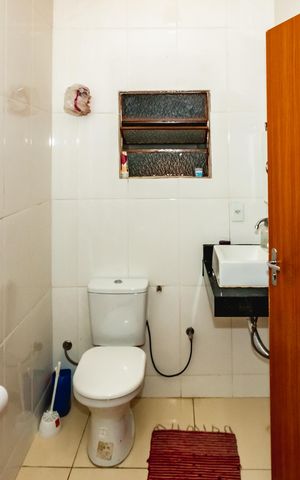 Casa à venda com 240m², 4 quartos e 2 vagasBanheiro da suíte