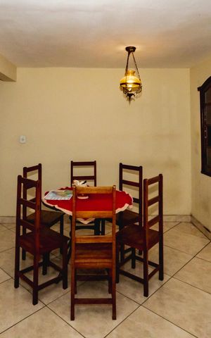 Casa à venda com 240m², 4 quartos e 2 vagasSala