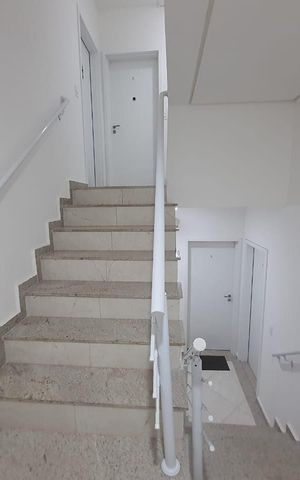 Apartamento à venda com 110m², 2 quartos e 1 vaga Apartamento à venda com 110m², 2 quartos e 1 vagaEscada