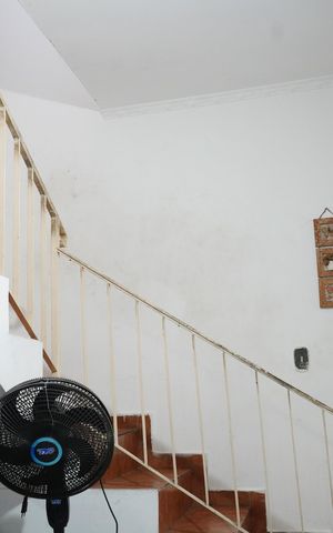 Casa à venda com 90m², 2 quartos e 2 vagasSala