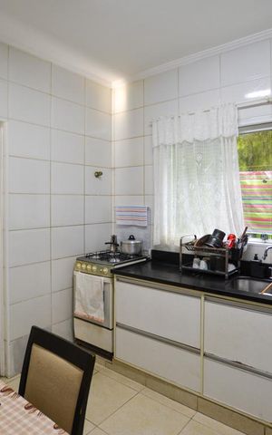 Casa à venda com 220m², 3 quartos e 4 vagas Casa à venda com 220m², 3 quartos e 4 vagasCOZINHA