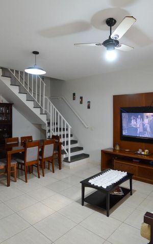 Casa à venda com 220m², 3 quartos e 4 vagas Casa à venda com 220m², 3 quartos e 4 vagasSALA
