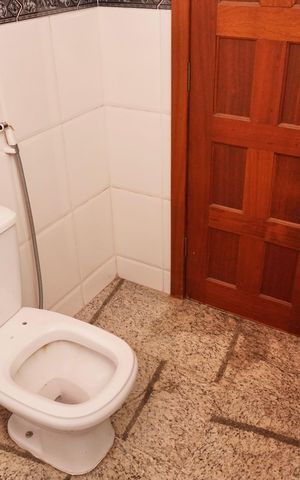 Casa à venda com 240m², 5 quartos e 2 vagas Casa à venda com 240m², 5 quartos e 2 vagasEdícula - Suíte Individual 1 - Banheiro