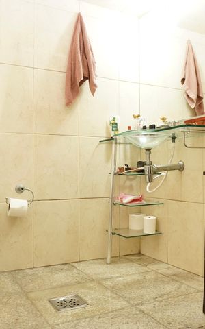 Casa à venda com 240m², 5 quartos e 2 vagas Casa à venda com 240m², 5 quartos e 2 vagasBanheiro Social