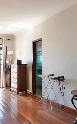 Casa à venda com 240m², 5 quartos e 2 vagas Casa à venda com 240m², 5 quartos e 2 vagasSuíte 1