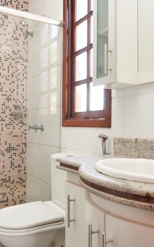 Casa à venda com 240m², 5 quartos e 2 vagas Casa à venda com 240m², 5 quartos e 2 vagasSuíte 3 - Banheiro