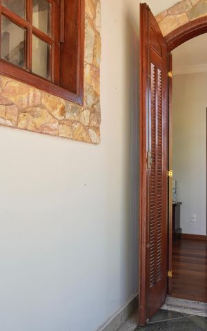 Casa à venda com 240m², 5 quartos e 2 vagas Casa à venda com 240m², 5 quartos e 2 vagasSuíte 3 - Varanda
