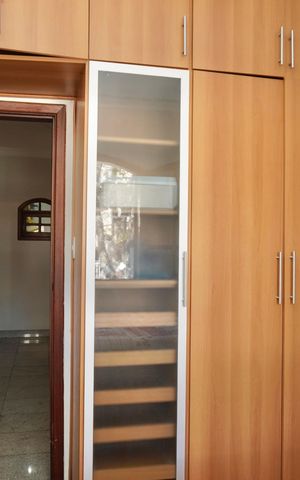 Casa à venda com 240m², 5 quartos e 2 vagas Casa à venda com 240m², 5 quartos e 2 vagasSuíte 2