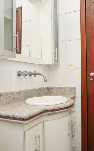 Casa à venda com 240m², 5 quartos e 2 vagas Casa à venda com 240m², 5 quartos e 2 vagasSuíte 3 - Banheiro