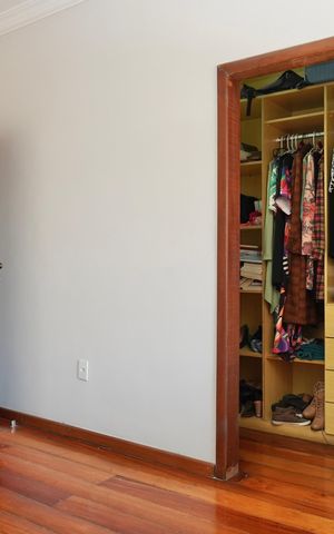 Casa à venda com 240m², 5 quartos e 2 vagas Casa à venda com 240m², 5 quartos e 2 vagasSuíte 1 - Closet