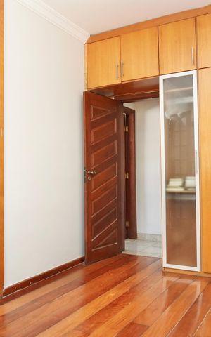 Casa à venda com 240m², 5 quartos e 2 vagas Casa à venda com 240m², 5 quartos e 2 vagasSuíte 3