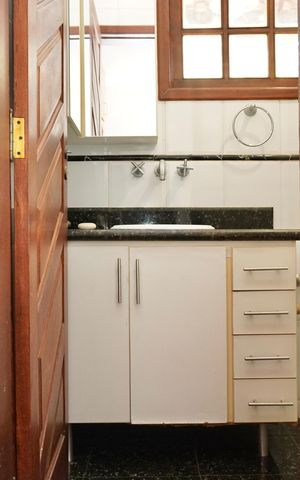 Casa à venda com 240m², 5 quartos e 2 vagas Casa à venda com 240m², 5 quartos e 2 vagasSuíte 2 - Banheiro