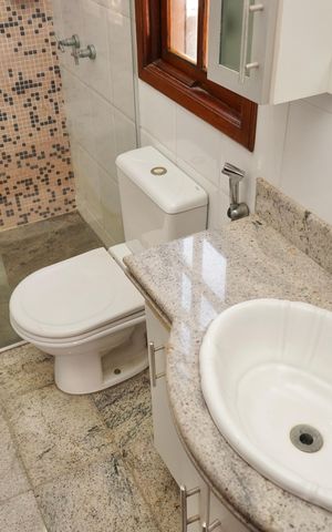 Casa à venda com 240m², 5 quartos e 2 vagas Casa à venda com 240m², 5 quartos e 2 vagasSuíte 3 - Banheiro