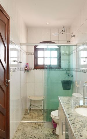 Casa à venda com 240m², 5 quartos e 2 vagas Casa à venda com 240m², 5 quartos e 2 vagasSuíte 1 - Banheiro