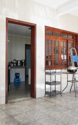 Casa à venda com 240m², 5 quartos e 2 vagas Casa à venda com 240m², 5 quartos e 2 vagasÁrea de Serviço
