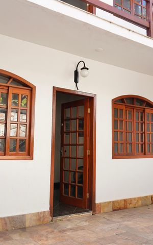 Casa à venda com 240m², 5 quartos e 2 vagas Casa à venda com 240m², 5 quartos e 2 vagasÁrea comum