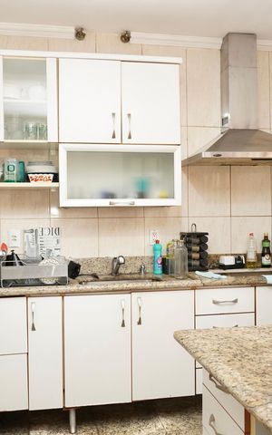 Casa à venda com 240m², 5 quartos e 2 vagas Casa à venda com 240m², 5 quartos e 2 vagasCozinha