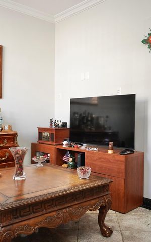 Casa à venda com 240m², 5 quartos e 2 vagas Casa à venda com 240m², 5 quartos e 2 vagasSala