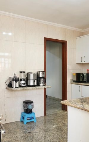 Casa à venda com 240m², 5 quartos e 2 vagas Casa à venda com 240m², 5 quartos e 2 vagasCozinha
