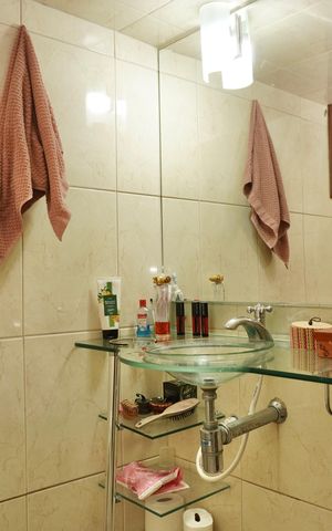 Casa à venda com 240m², 5 quartos e 2 vagas Casa à venda com 240m², 5 quartos e 2 vagasBanheiro Social